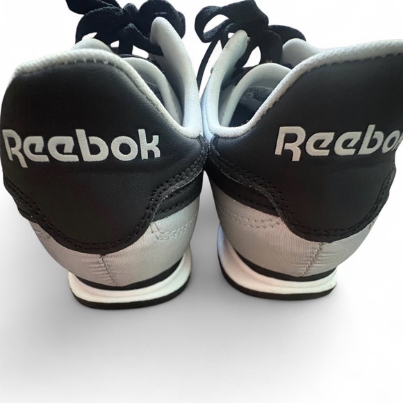 *SOLD* Reebok sneakers - Picture 8 of 8